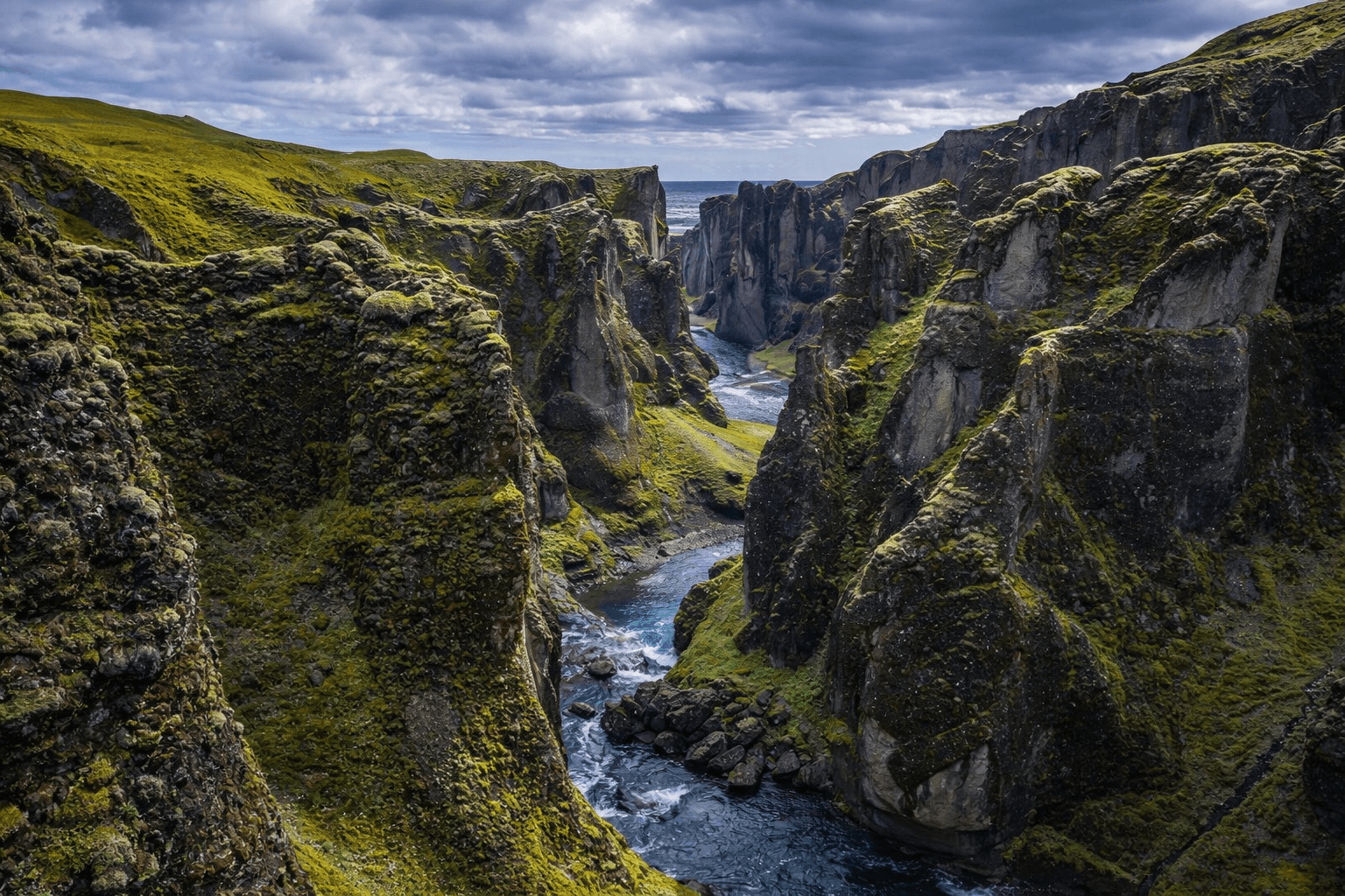 Private custom tour Iceland premium experience
Custom Tour Iceland waterfalls and landscapes
Flexible private Iceland itinerary with driver
